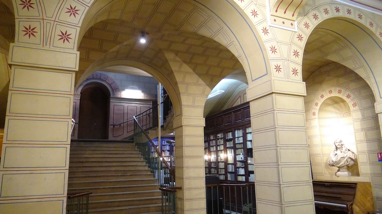 Conservatoire escalier double volée (Rykner).jpg